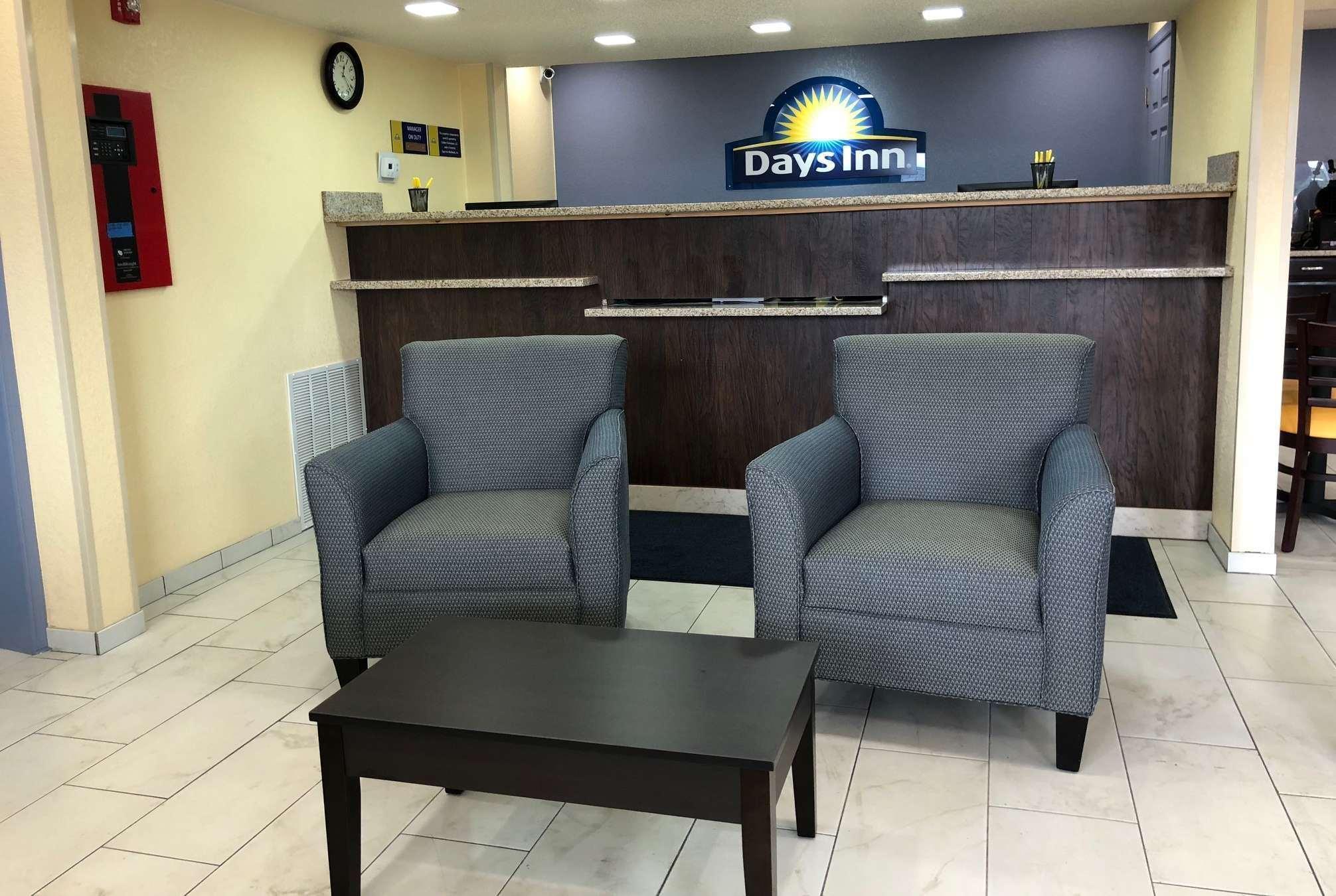 Days Inn By Wyndham Charles Town Exterior foto